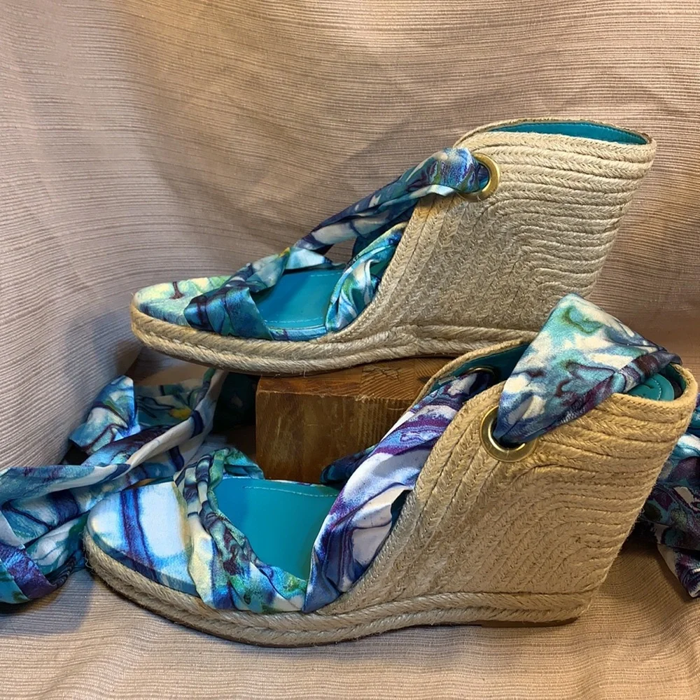BCBG Generation NWT wedge silky wrap around scarf